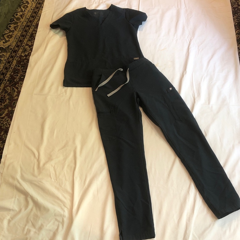 EUC Figs Women's Scrub Set Slate Blue.